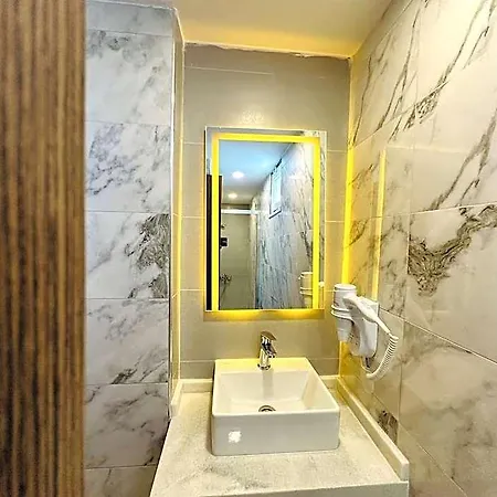 Royal Hotel 3*
