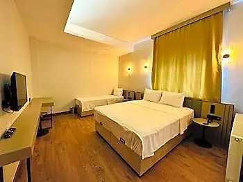 Royal Hotel