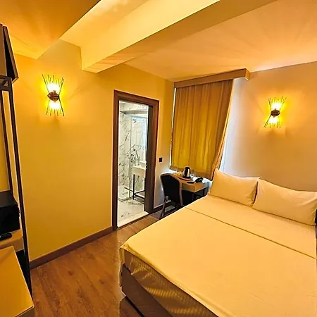 Royal Hotel 3*